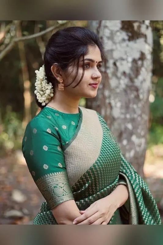 Enchanting Yet Breathable Organic Banarasi Sarees For Weddings.